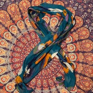 Love Culture floral designed scarf 🌺🌸